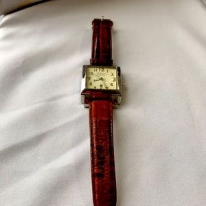 Men’s silpada watch need batteries.